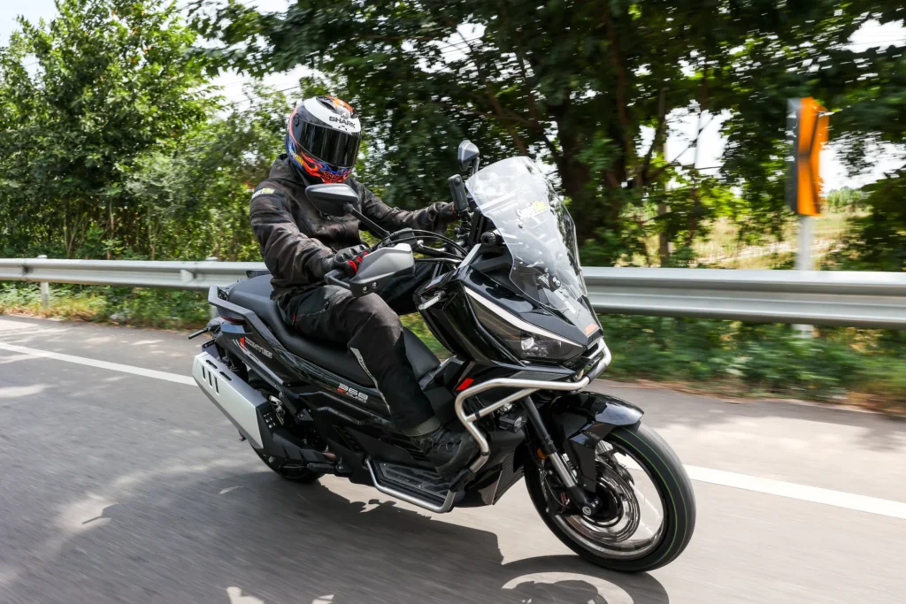 Review Zontes 368 G by Superbikemag